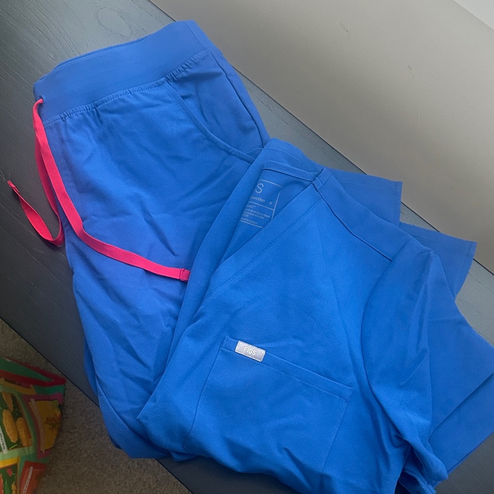 Figs Catarina top and Zamora joggers scrub set